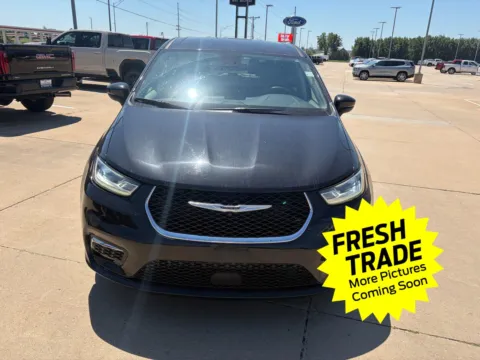 More photos of 2023 Chrysler Pacifica Touring L at Mike Molstead Chevrolet, GMC, IA