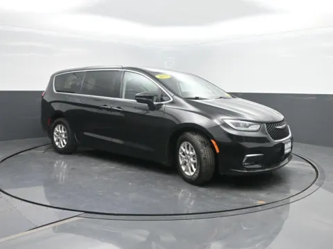 More photos of 2023 Chrysler Pacifica Touring L at Mike Molstead Chevrolet, GMC, IA
