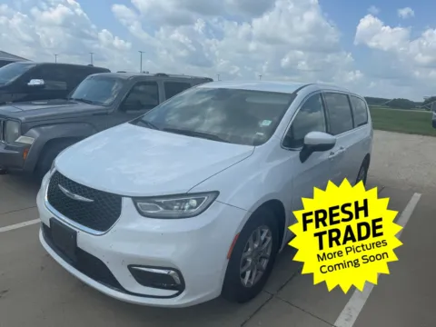 White 2023 Chrysler Pacifica Touring L for sale in Charles City, IA