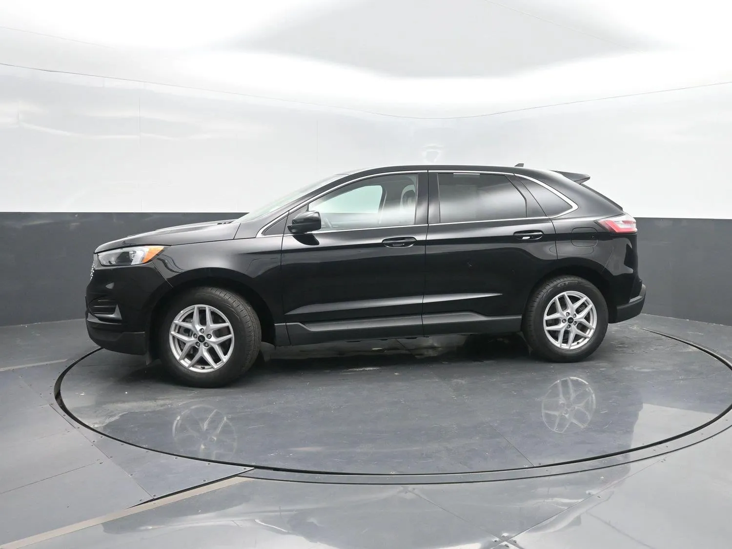 Black 2024 Ford Edge SEL for sale in Charles City, IA