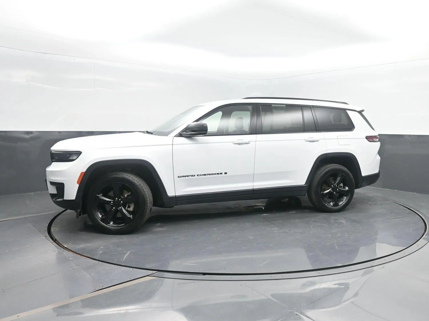 White 2023 Jeep Grand Cherokee L Altitude for sale in Charles City, IA