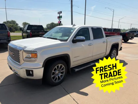White 2015 GMC Sierra 1500 Denali for sale in Charles City, IA