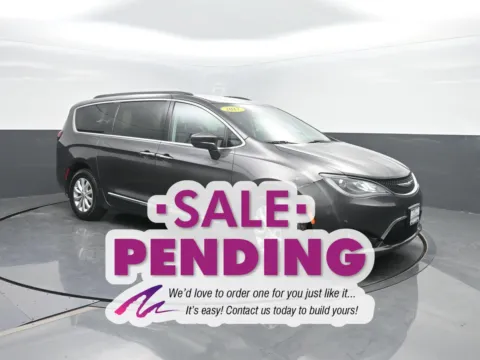 More photos of 2017 Chrysler Pacifica Touring-L at Mike Molstead Chevrolet, GMC, IA