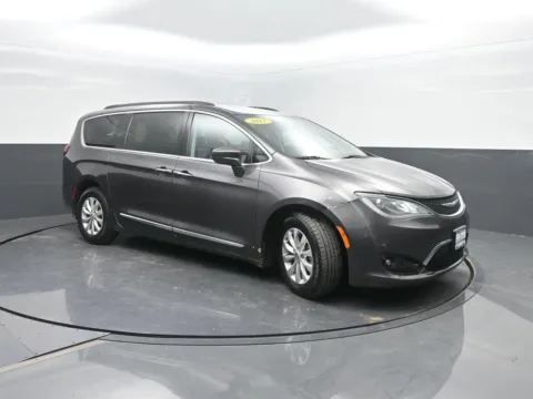 More photos of 2017 Chrysler Pacifica Touring-L at Mike Molstead Chevrolet, GMC, IA