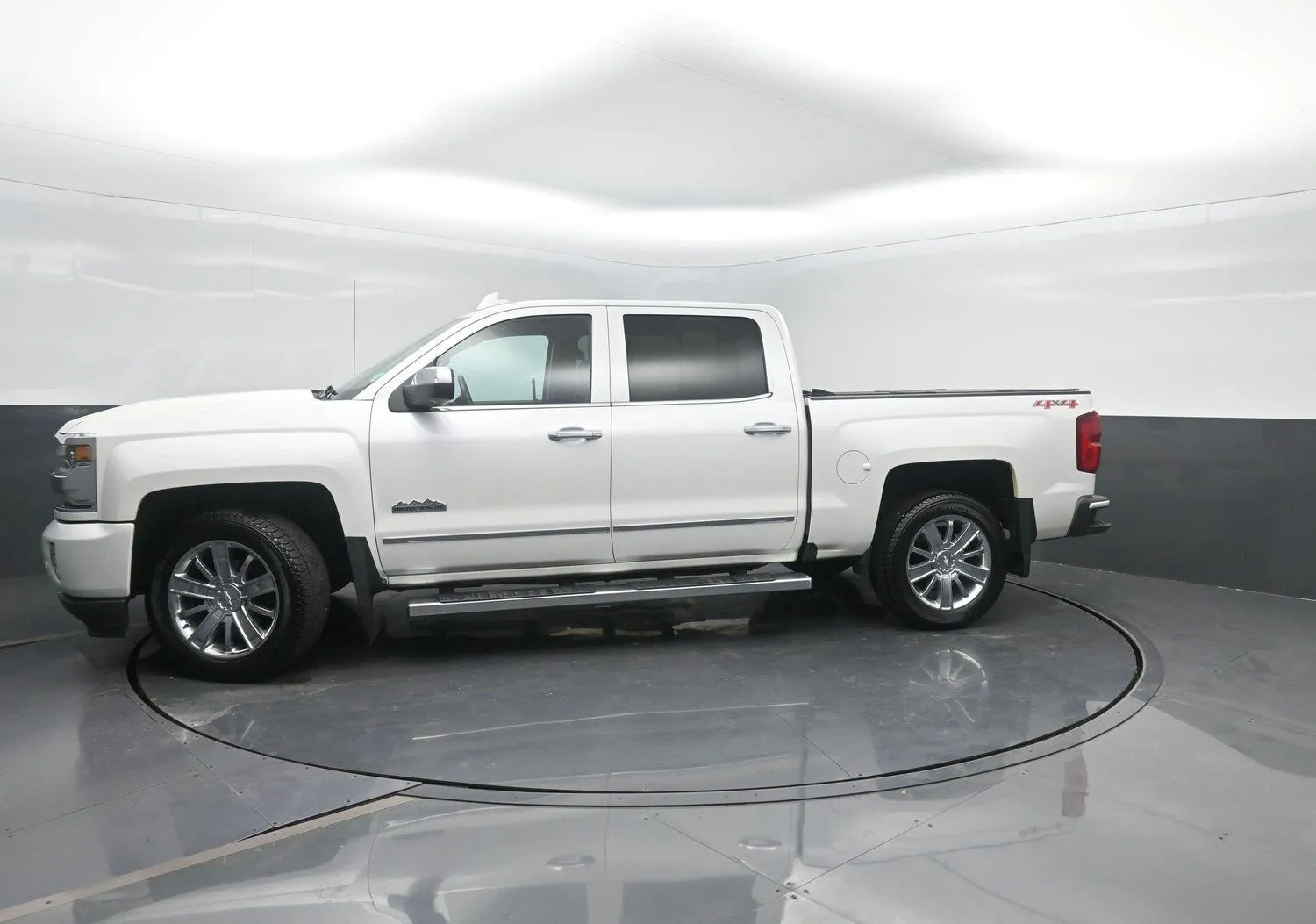 White 2017 Chevrolet Silverado 1500 High Country for sale in Charles City, IA