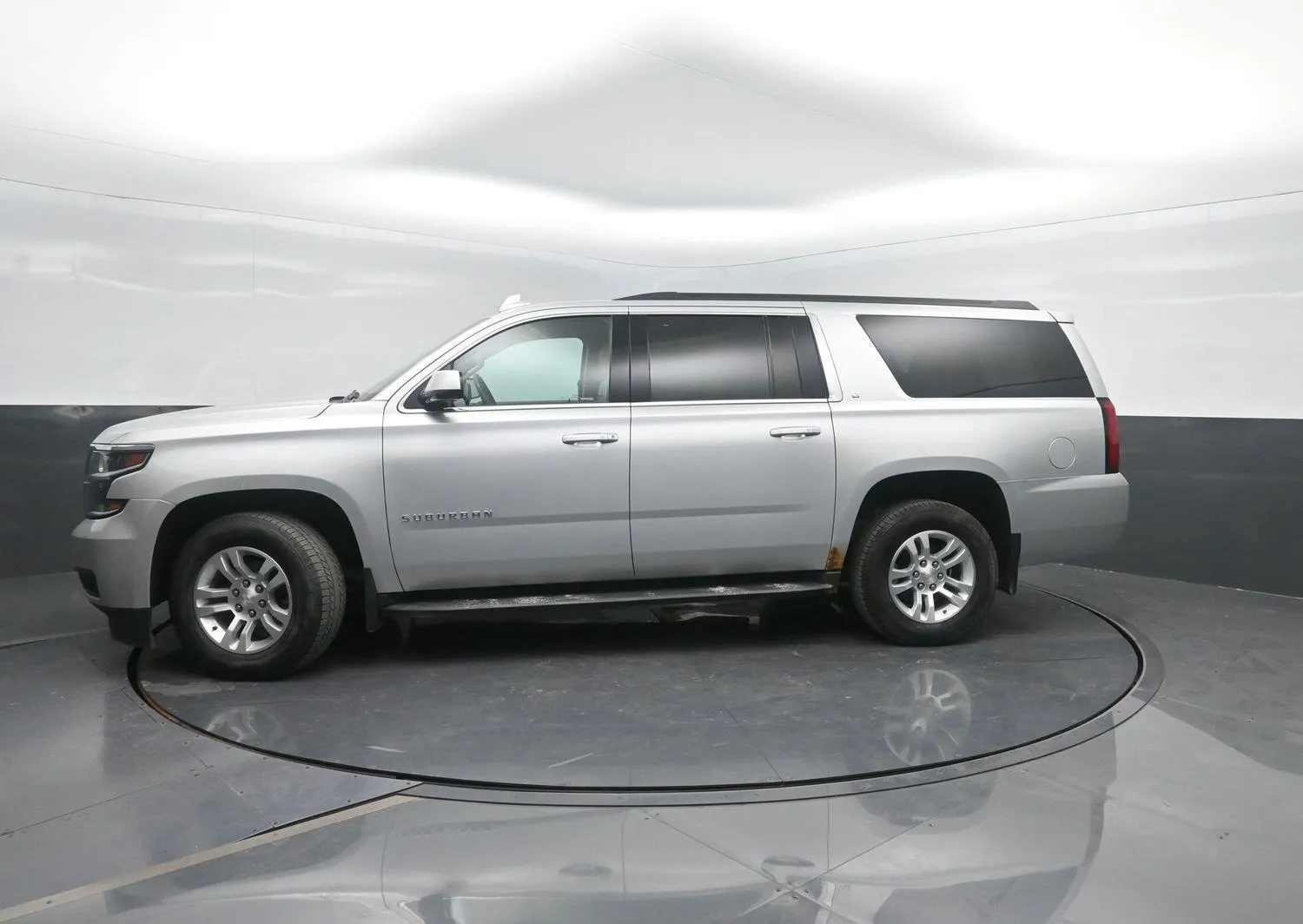 Silver 2018 Chevrolet Suburban LT for sale in Charles City, IA