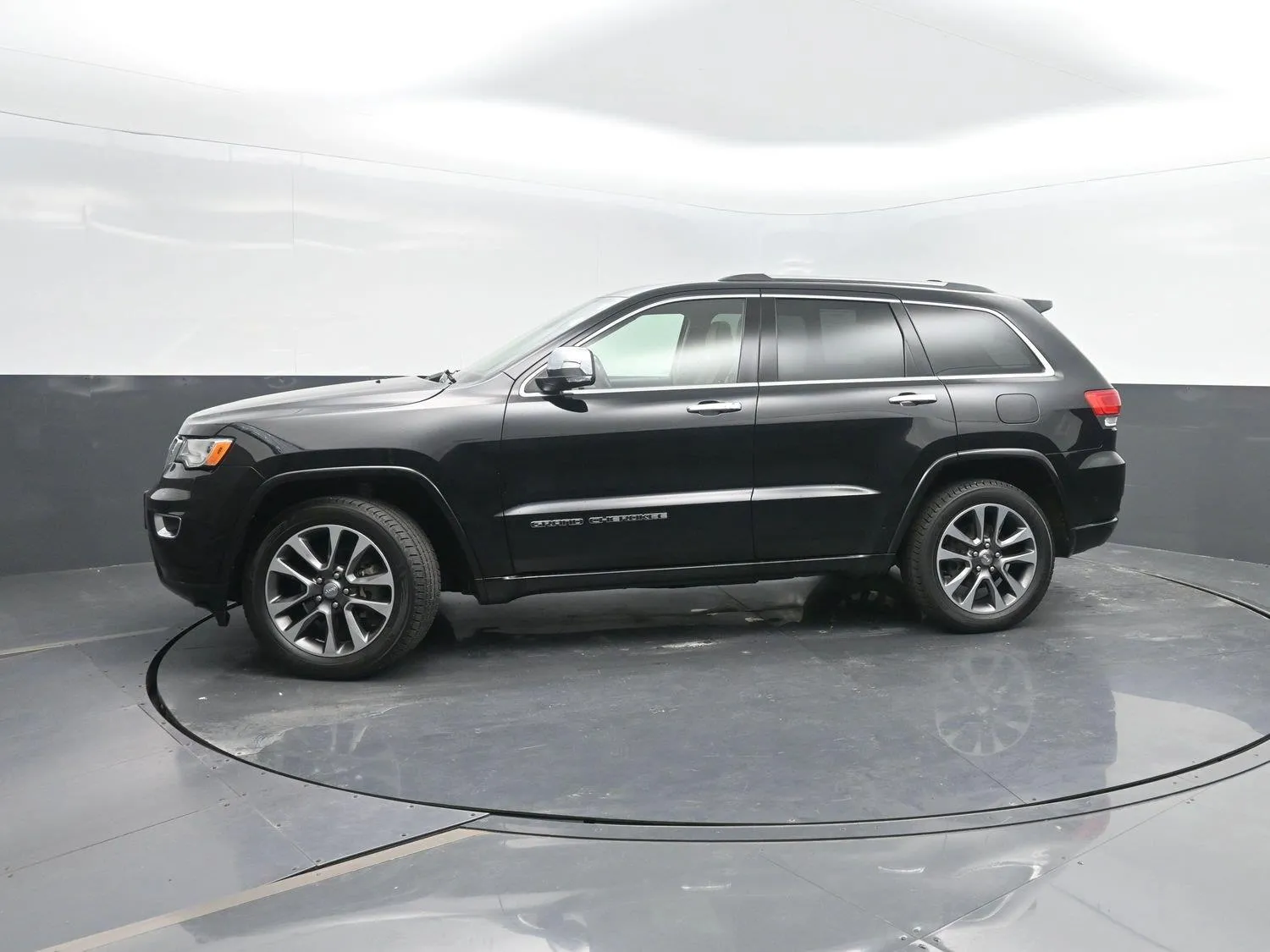 Black 2018 Jeep Grand Cherokee Overland for sale in Charles City, IA