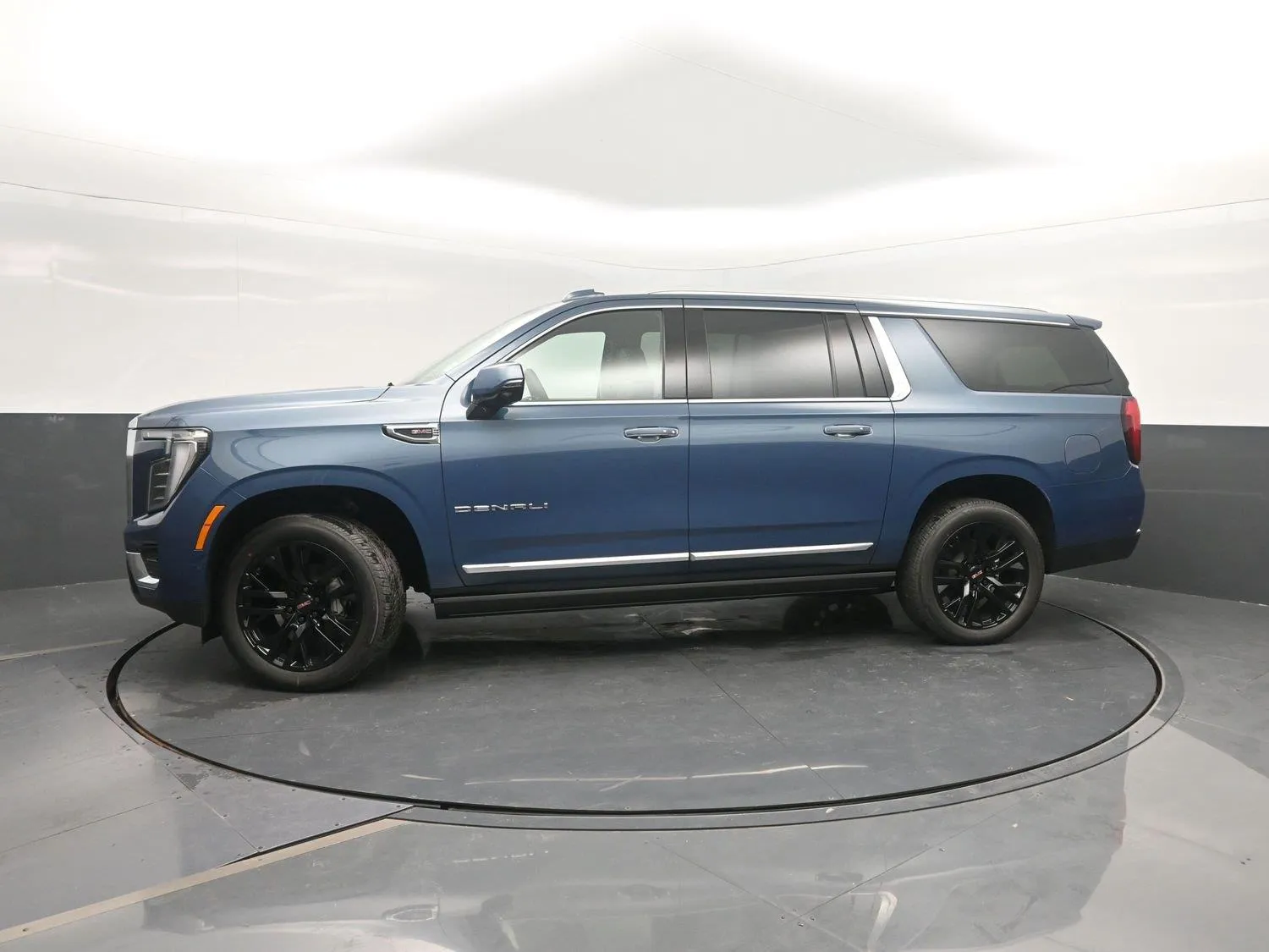 Blue 2026 GMC Yukon XL Denali for sale in Charles City, IA