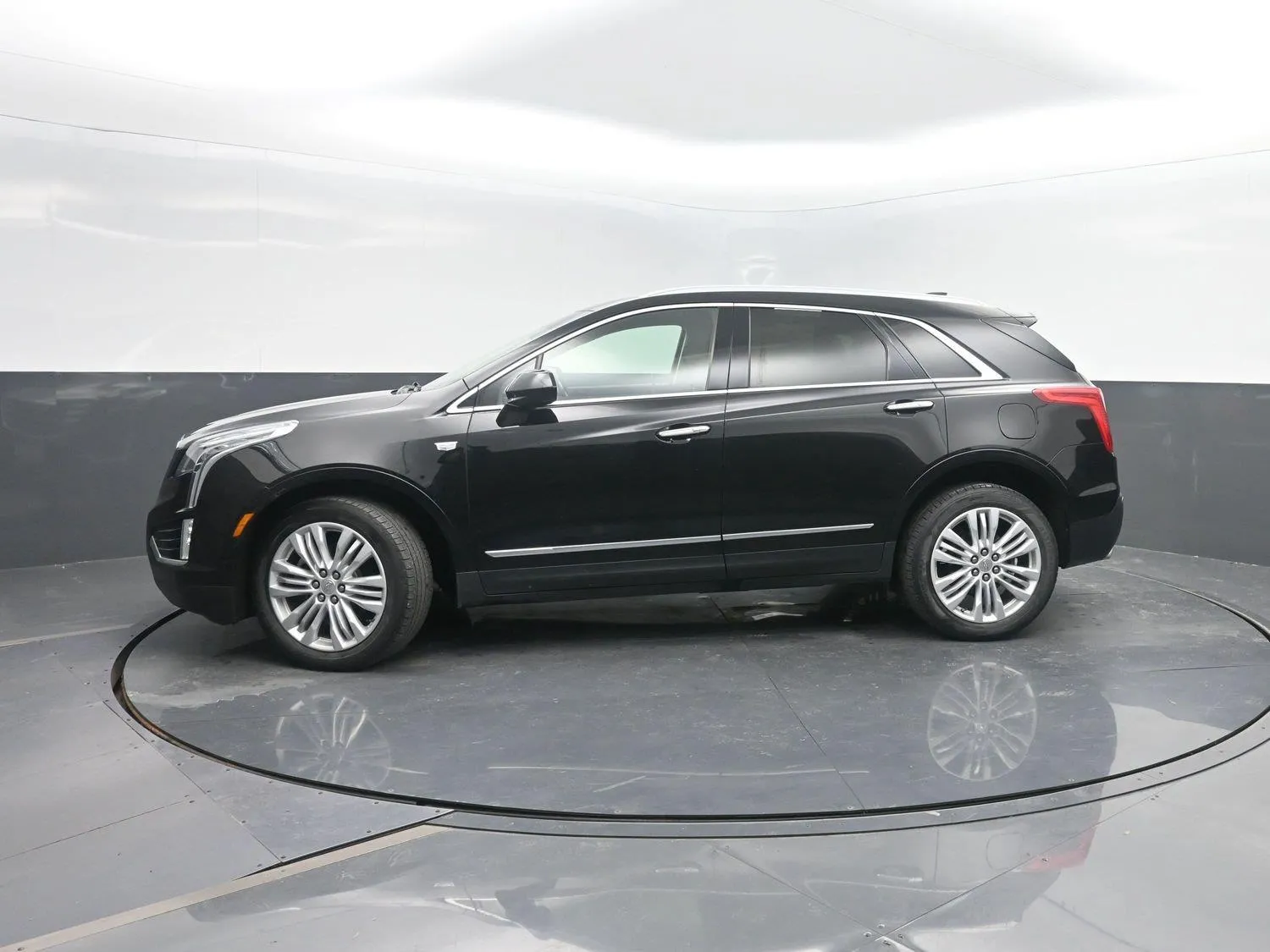 Black 2018 Cadillac XT5 Premium Luxury AWD for sale in Charles City, IA