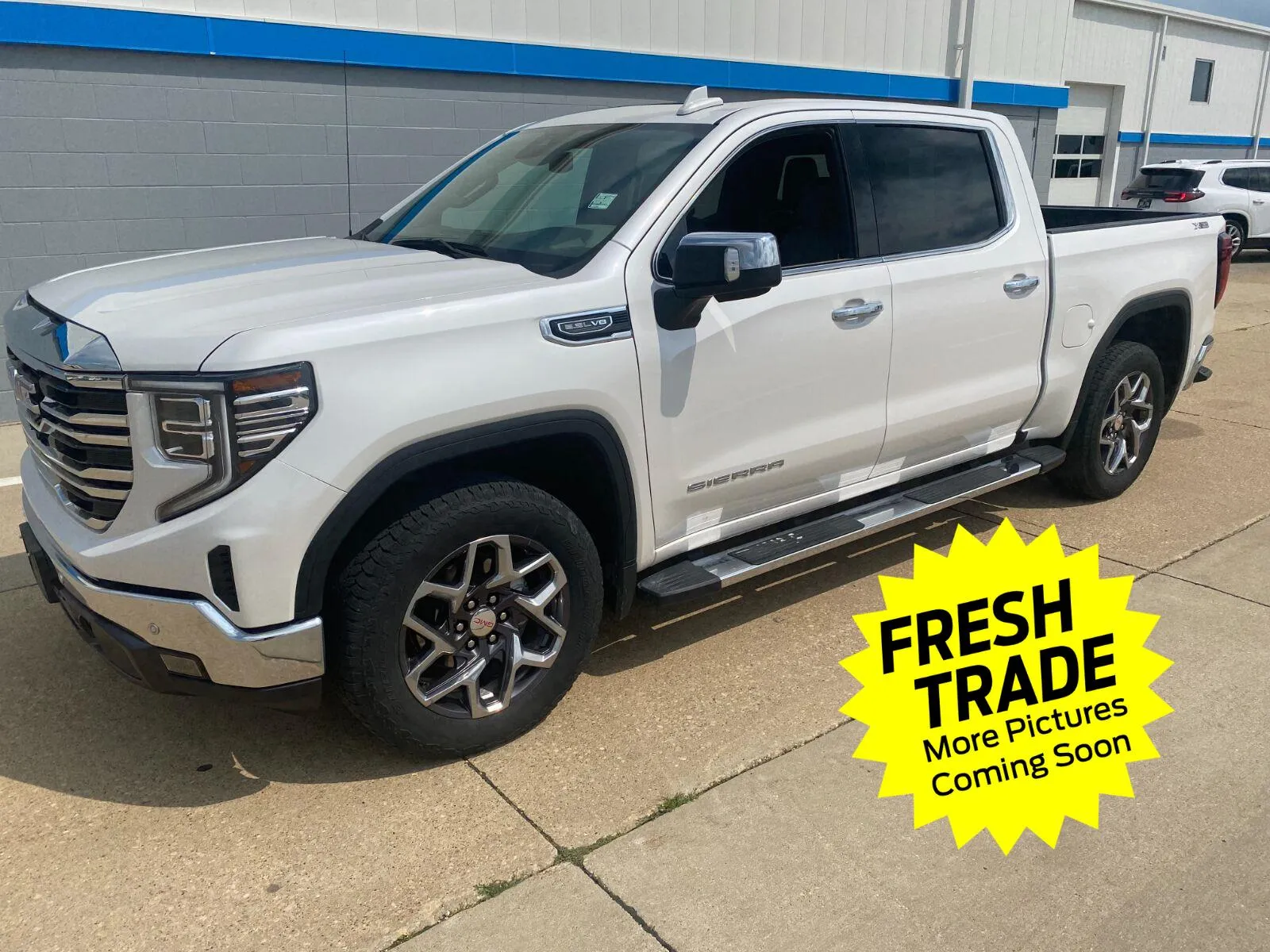 White 2024 GMC Sierra 1500 SLT for sale in Charles City, IA