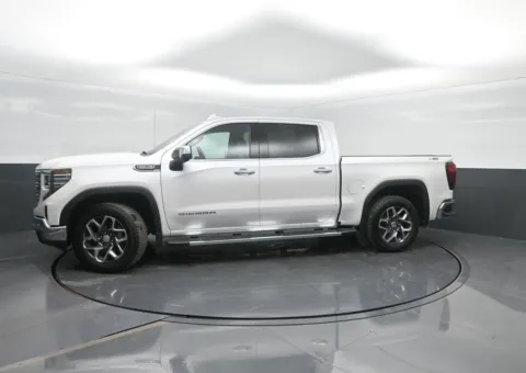 White 2024 GMC Sierra 1500 SLT for sale in Charles City, IA