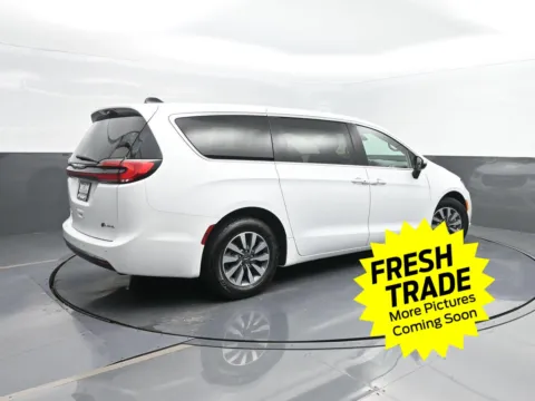 White 2023 Chrysler Pacifica Hybrid Touring L for sale in Charles City, IA