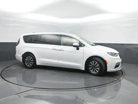 More photos of 2023 Chrysler Pacifica Hybrid Touring L at Mike Molstead Chevrolet, GMC, IA