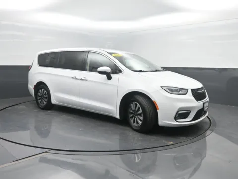 More photos of 2023 Chrysler Pacifica Hybrid Touring L at Mike Molstead Chevrolet, GMC, IA