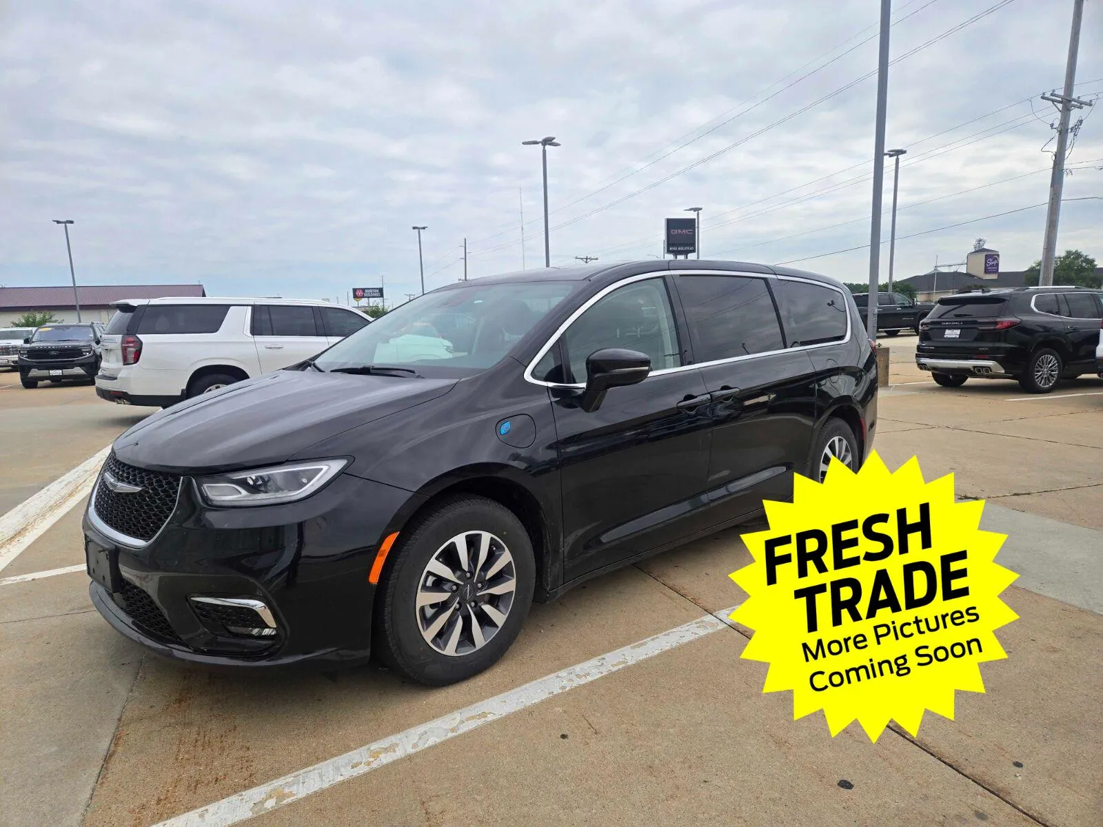 Black 2022 Chrysler Pacifica Hybrid Touring L for sale in Charles City, IA