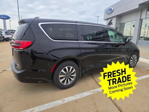 More photos of 2022 Chrysler Pacifica Hybrid Touring L at Mike Molstead Chevrolet, GMC, IA