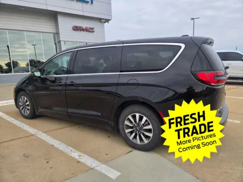 More photos of 2022 Chrysler Pacifica Hybrid Touring L at Mike Molstead Chevrolet, GMC, IA