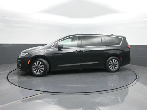 Black 2022 Chrysler Pacifica Hybrid Touring L for sale in Charles City, IA