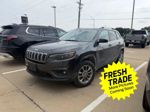 Gray 2019 Jeep Cherokee Latitude Plus for sale in Charles City, IA