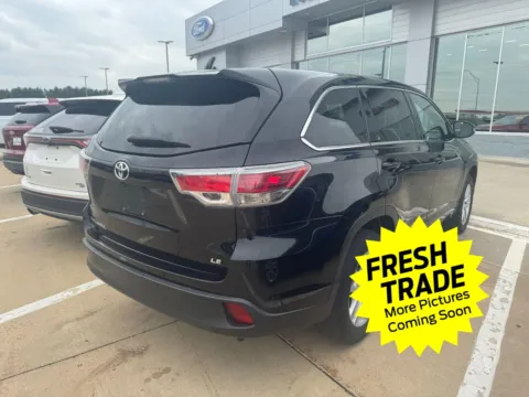 More photos of 2015 Toyota Highlander LE at Mike Molstead Chevrolet, GMC, IA