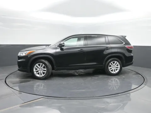 Black 2015 Toyota Highlander LE for sale in Charles City, IA