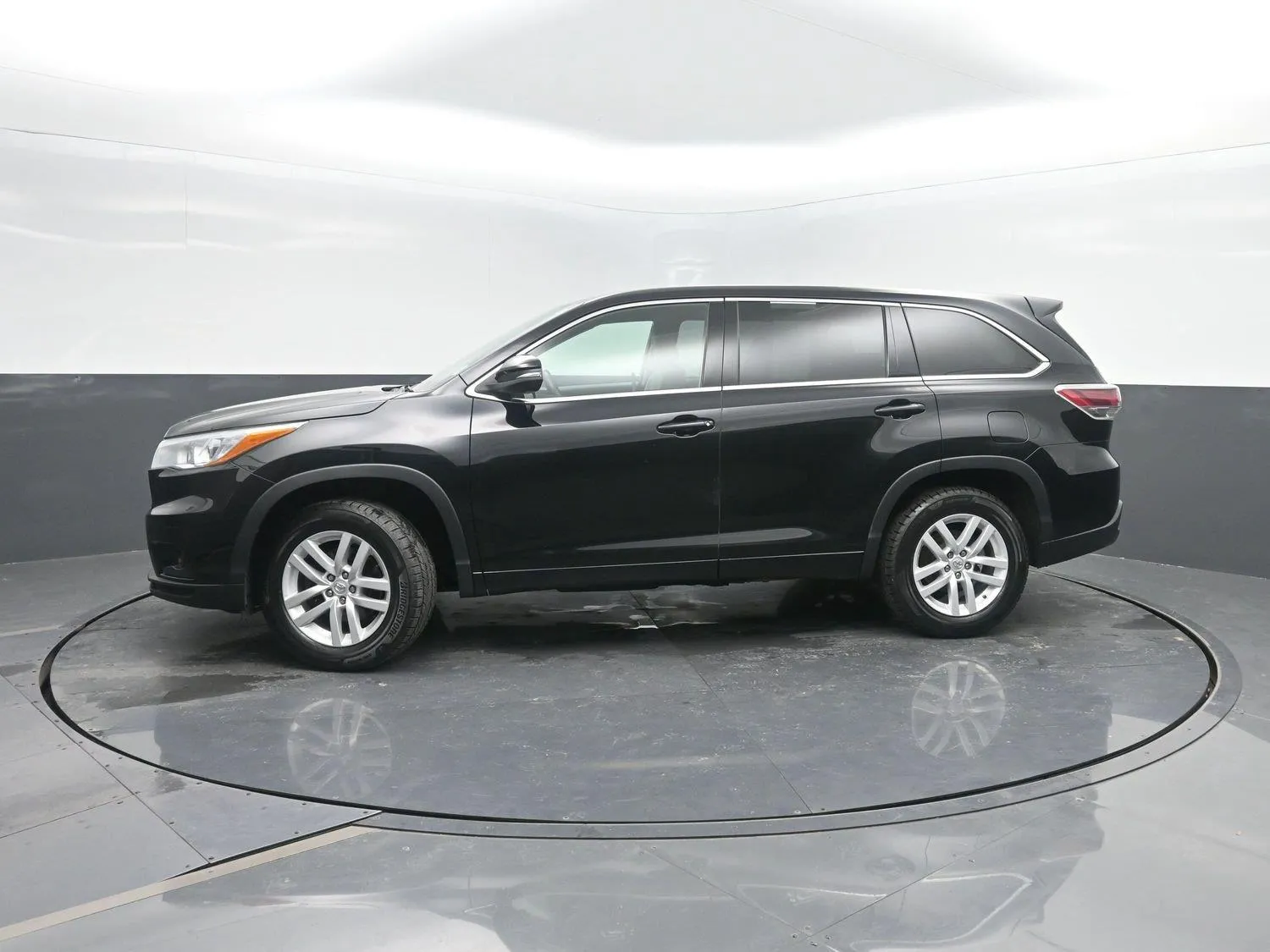 Black 2015 Toyota Highlander LE for sale in Charles City, IA
