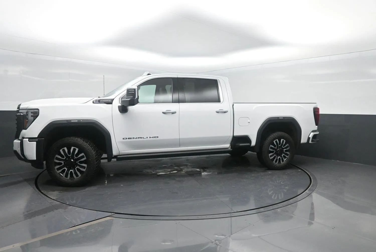 White 2024 GMC Sierra 2500 HD Denali Ultimate for sale in Charles City, IA