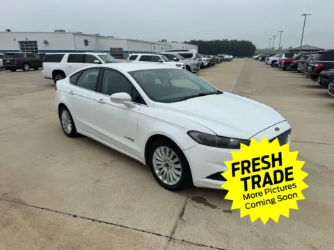 More photos of 2014 Ford Fusion SE Hybrid at Mike Molstead Chevrolet, GMC, IA