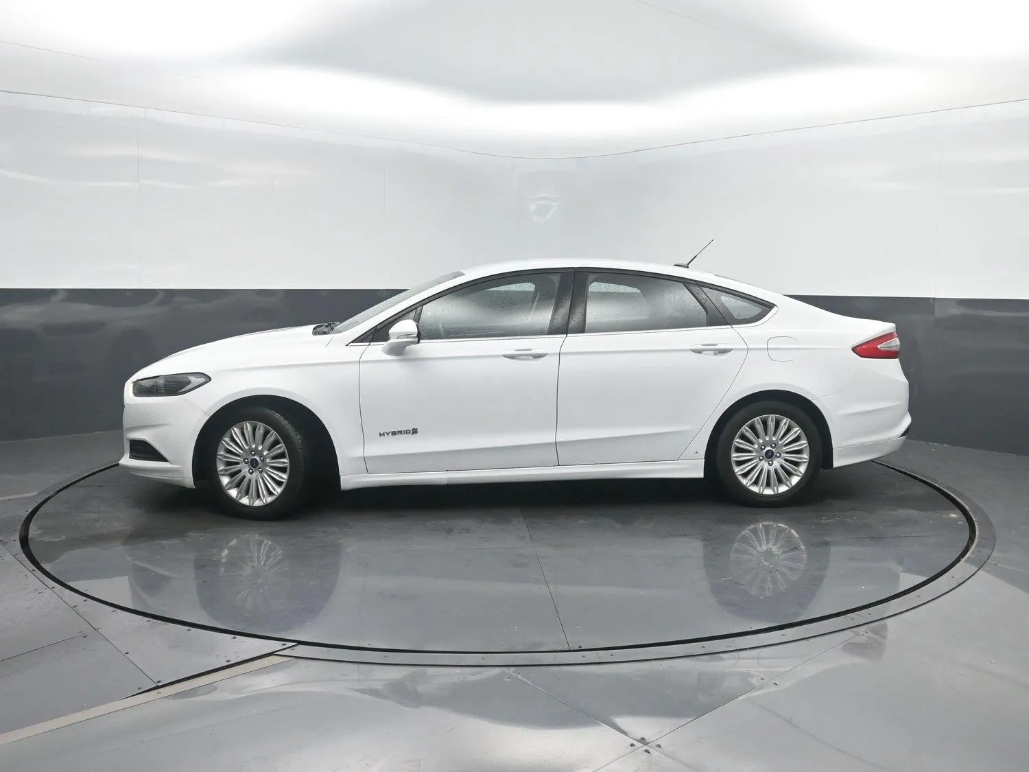 White 2014 Ford Fusion SE Hybrid for sale in Charles City, IA