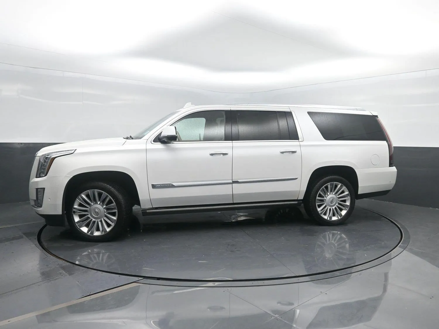 White 2018 Cadillac Escalade ESV Platinum for sale in Charles City, IA