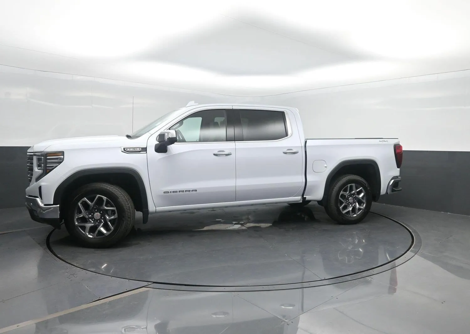 2026 GMC SIERRA 1500 4WD CREW CAB 147 SLT for sale in Charles City, IA