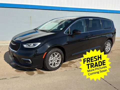 Black 2024 Chrysler Pacifica Touring L for sale in Charles City, IA