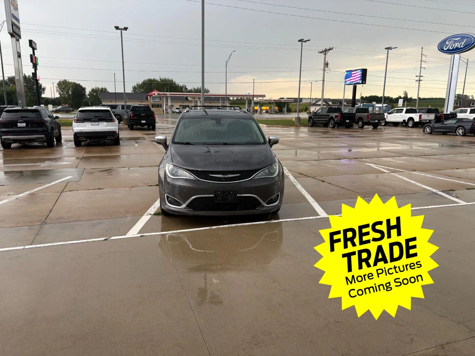 Gray 2018 Chrysler Pacifica Limited for sale in Charles City, IA
