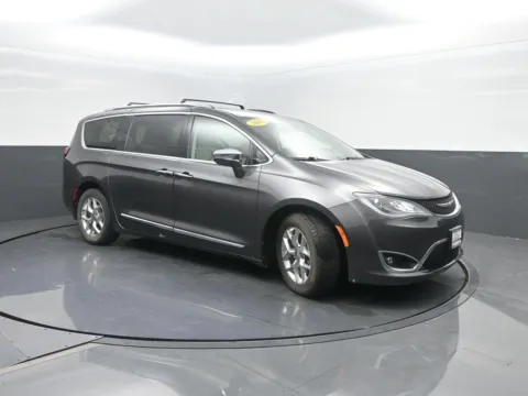 More photos of 2018 Chrysler Pacifica Limited at Mike Molstead Chevrolet, GMC, IA