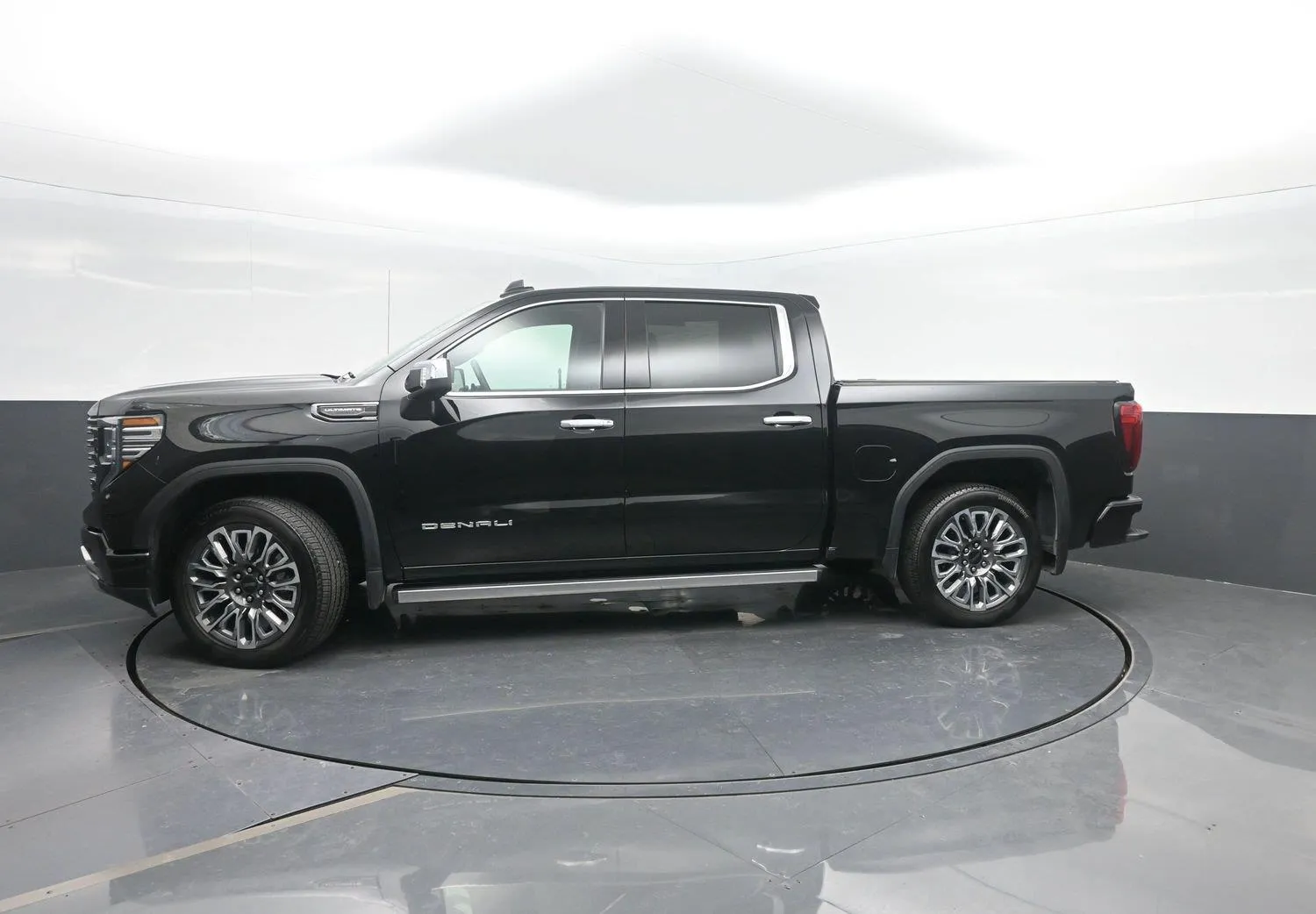Black 2025 GMC Sierra 1500 Denali Ultimate for sale in Charles City, IA