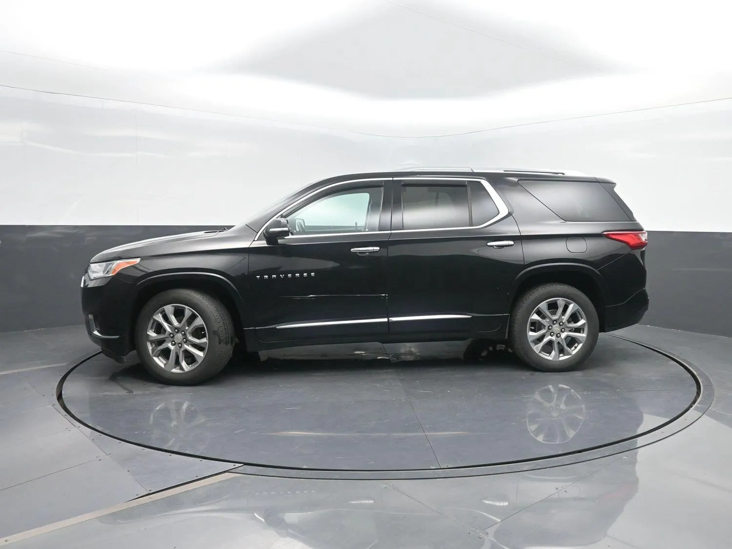 Black 2019 Chevrolet Traverse Premier for sale in Charles City, IA