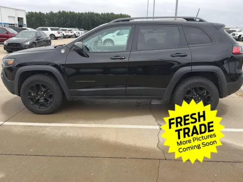 More photos of 2019 Jeep Cherokee Trailhawk Elite at Mike Molstead Chevrolet, GMC, IA