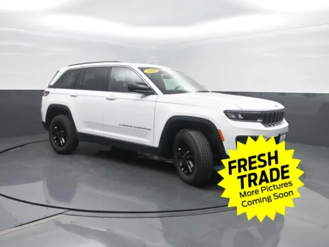 More photos of 2025 JEEP GRAND CHEROKEE Laredo at Mike Molstead Chevrolet, GMC, IA