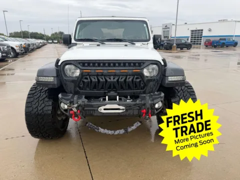 More photos of 2020 Jeep Gladiator Sport S at Mike Molstead Chevrolet, GMC, IA