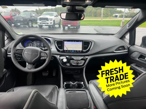 More photos of 2025 Chrysler Pacifica Limited at Mike Molstead Chevrolet, GMC, IA