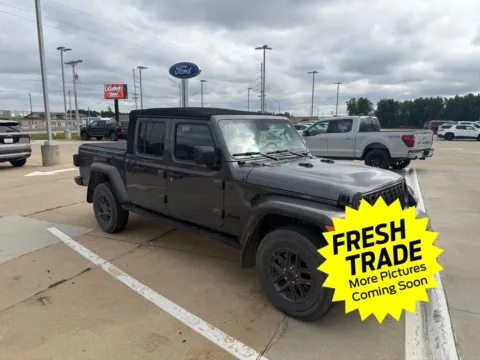 More photos of 2024 Jeep Gladiator Sport S at Mike Molstead Chevrolet, GMC, IA