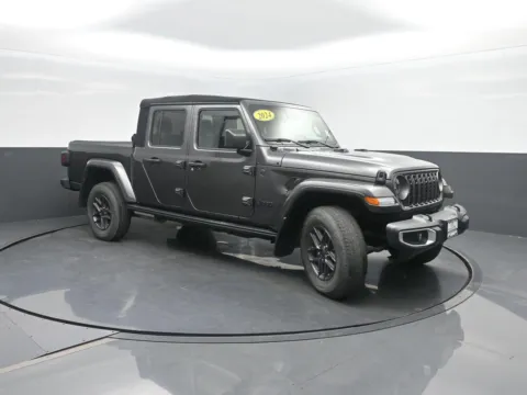 More photos of 2024 Jeep Gladiator Sport S at Mike Molstead Chevrolet, GMC, IA