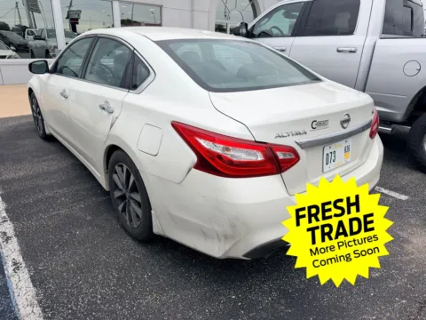 More photos of 2016 Nissan Altima 2.5 SL at Mike Molstead Chevrolet, GMC, IA