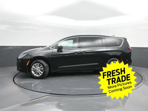 Black 2027 Chrysler Pacifica Select for sale in Charles City, IA