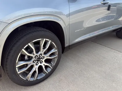 More photos of 2027 GMC Acadia AWD Denali Ultimate at Mike Molstead Chevrolet, GMC, IA