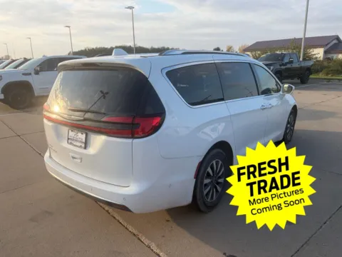 More photos of 2021 Chrysler Pacifica Touring L at Mike Molstead Chevrolet, GMC, IA