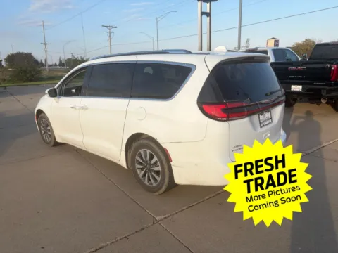 More photos of 2021 Chrysler Pacifica Touring L at Mike Molstead Chevrolet, GMC, IA