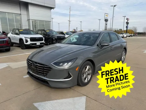 Gray 2022 HYUNDAI SONATA SE for sale in Charles City, IA