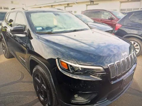 Another view of 2019 Jeep Cherokee Latitude Plus for sale in Plaistow, NH at CarFive Plaistow, NH