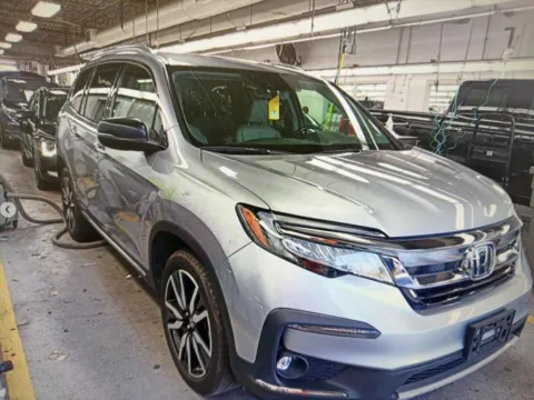 More photos of 2021 Honda Pilot Touring at CarFive Plaistow, NH, NH